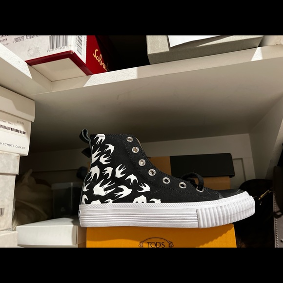 McQueen Hi Top Sneakers Black White Sparrows Brand New - Picture 2 of 11